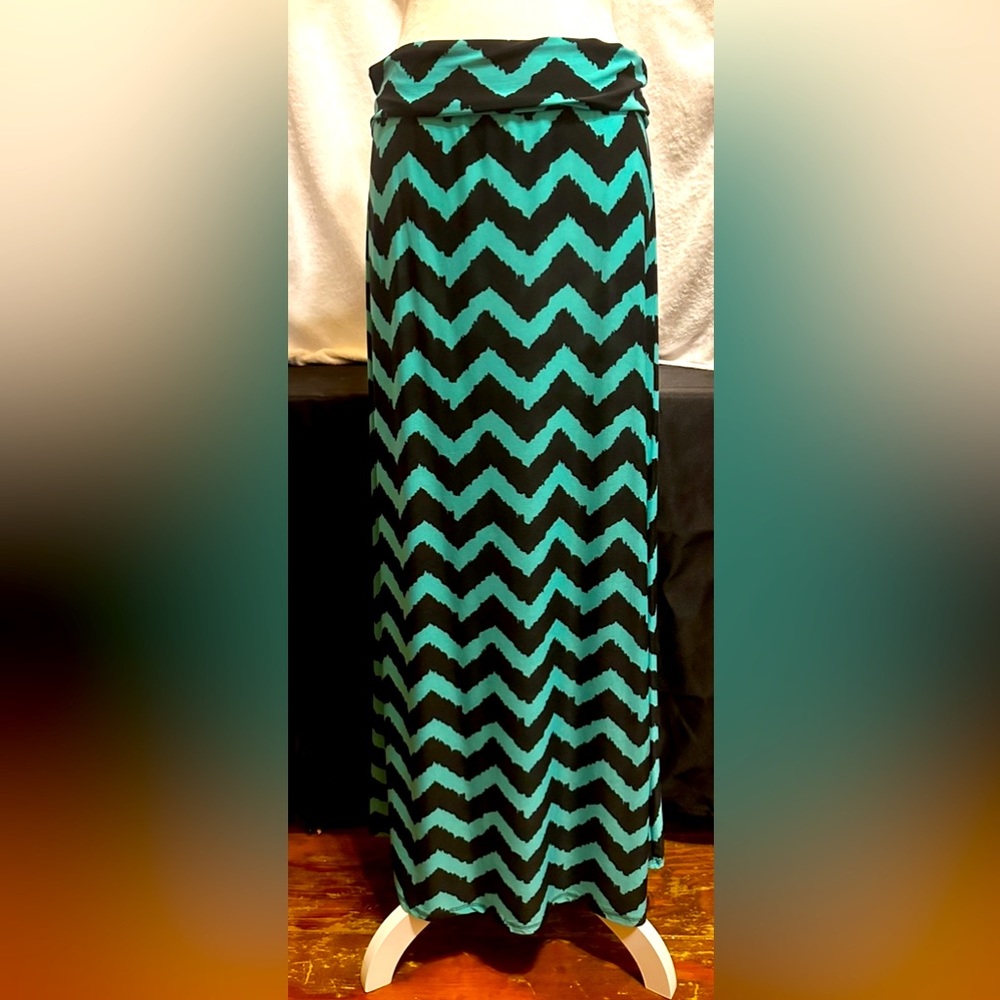 #1166 Women’s Skirt Length 40 “ Size XL